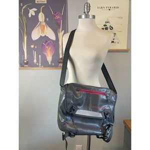 Patagonia Black Hole Mini Messenger 12L Grey and Pink